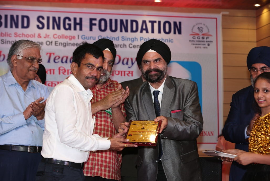 GGSF honors its Staff with Best Teachers Awards and Year of Service Awards
